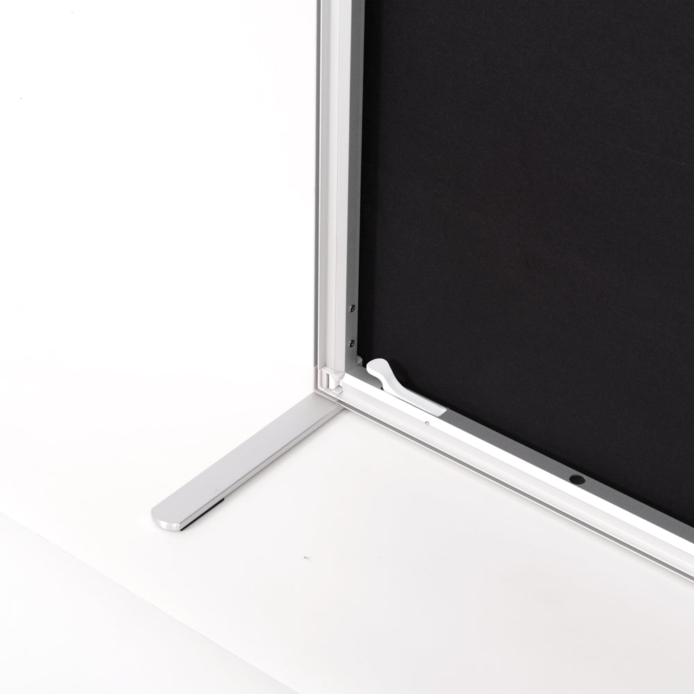 Close-up of Qseg 40 aluminum frame base and stabilizer foot for 10ft SEG backdrop display