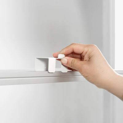 Easy-to-install slat wall integration on modular rack aluminum frame